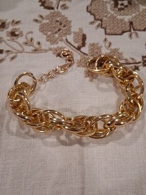 Elegant Goldtone  Oversized Link Bracelet - Women's Fashion